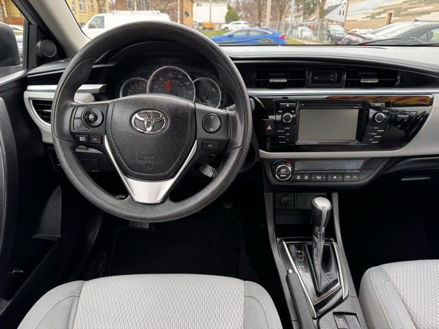 Used 2014 Toyota Corolla LE FWD image 19