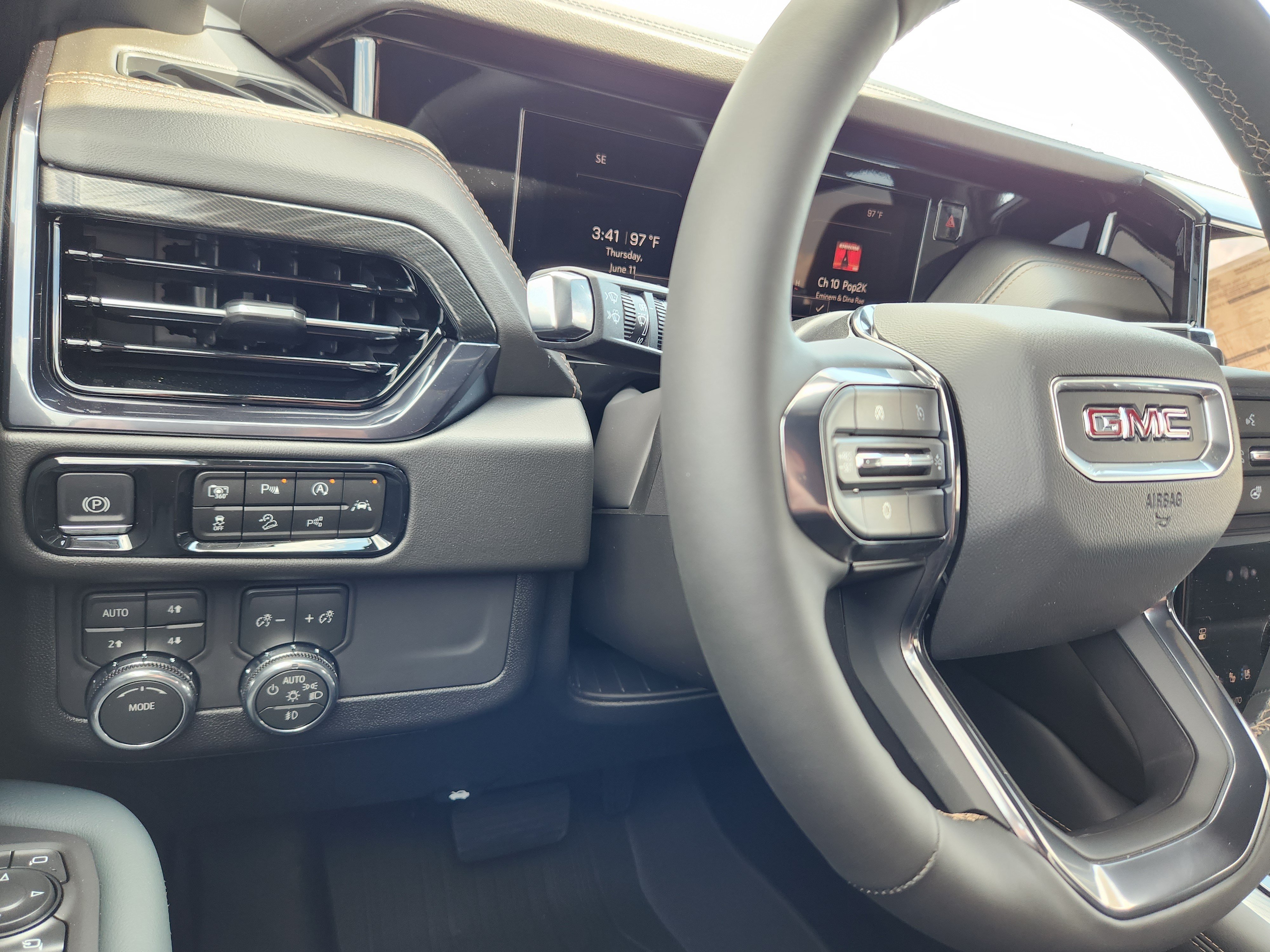 New 2026 GMC Yukon XL AT4 w/ AT4 Premium Package AWD/4WD image 17