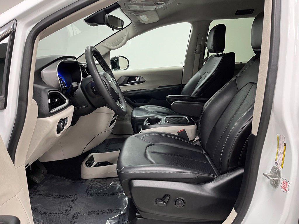 Used 2024 Chrysler Pacifica Touring-L FWD image 21
