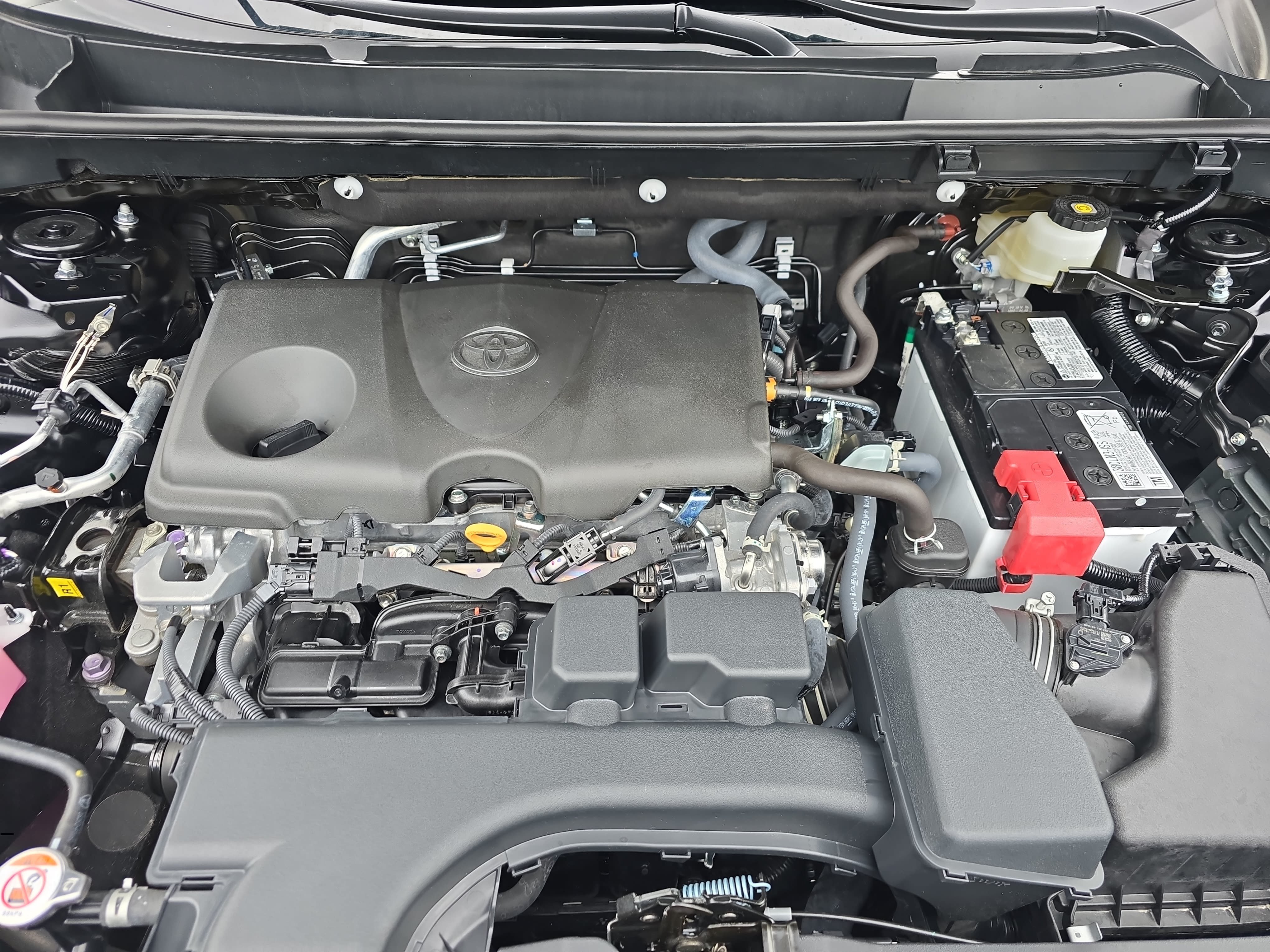 Used 2025 Toyota RAV4 XLE w/ Convenience Package FWD image 31