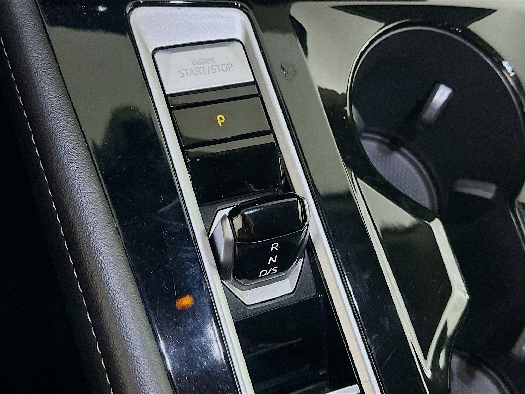 Used 2025 Volkswagen Atlas SE AWD/4WD image 23