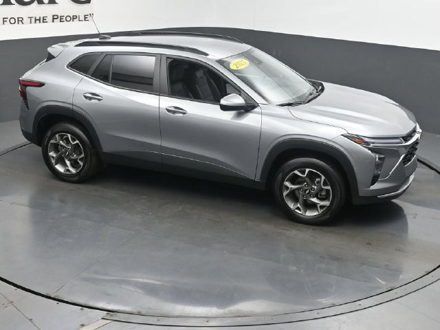 Used 2025 Chevrolet Trax LT FWD image 43