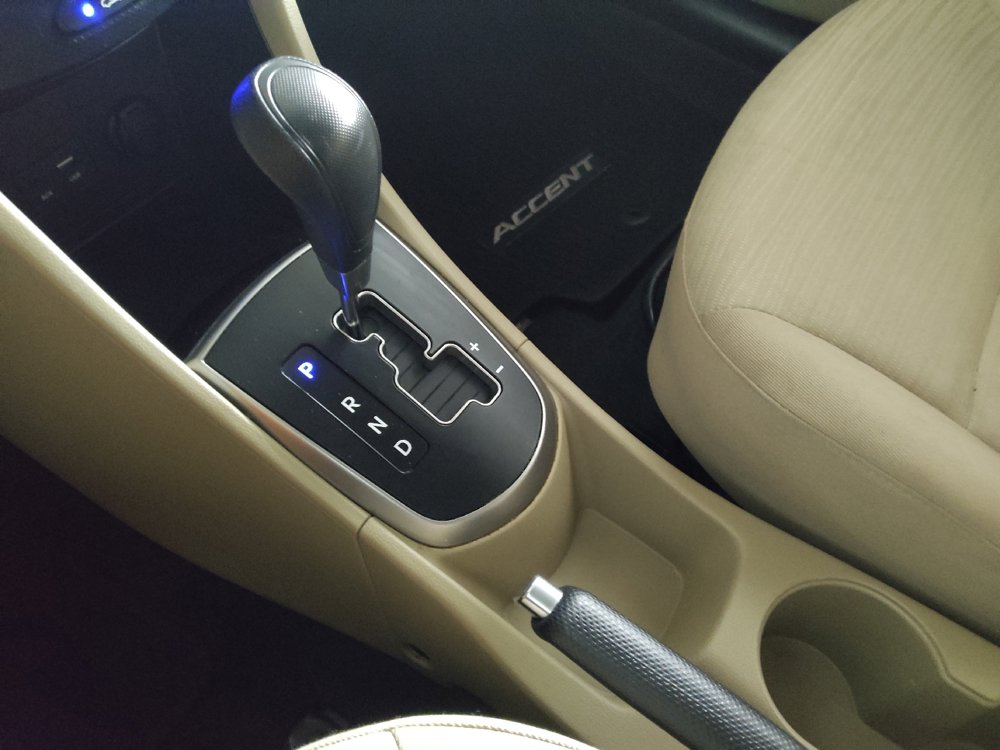 Used 2015 Hyundai Accent GLS FWD image 26