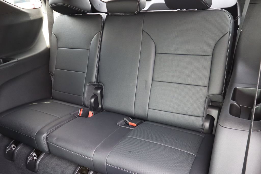Used 2026 Chevrolet Traverse LT w/ Driver Confidence Package image 25