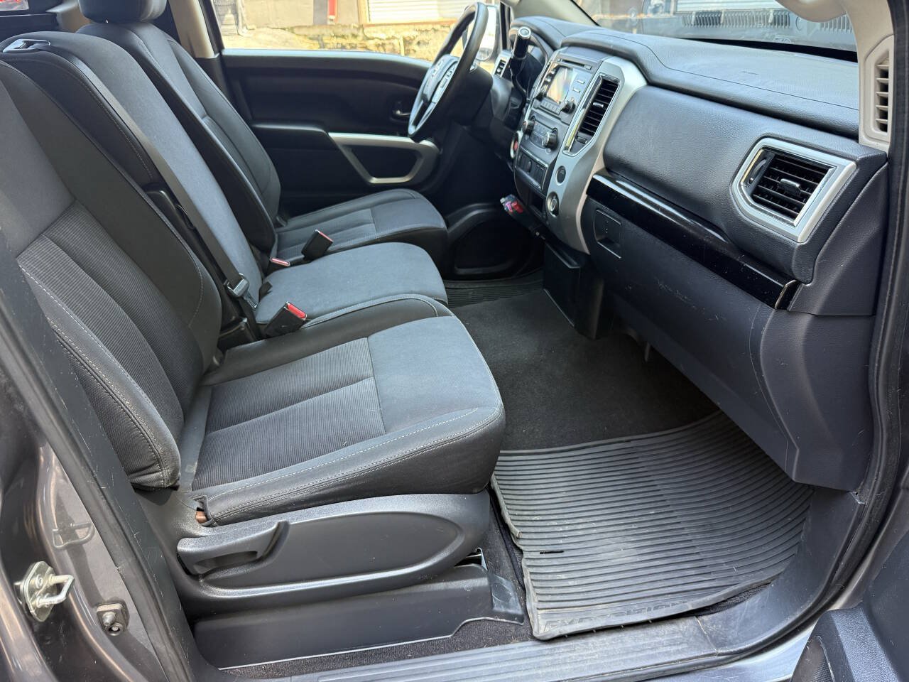 Used 2017 Nissan Titan SV RWD image 17