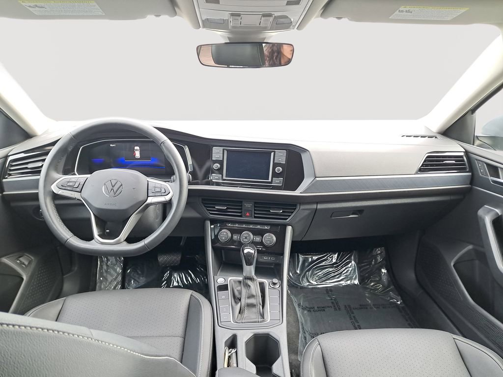 Used 2024 Volkswagen Jetta SE image 19