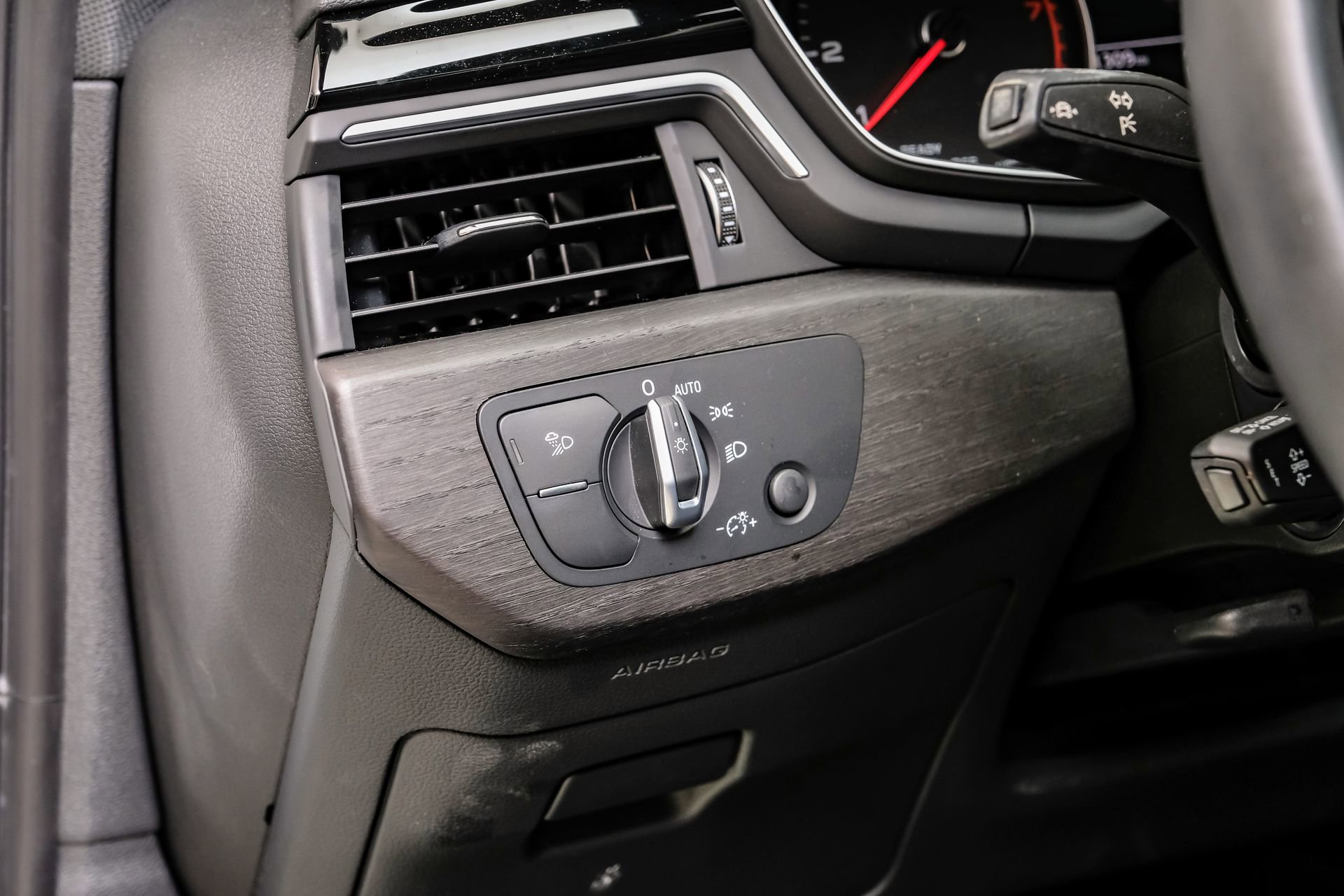 Used 2023 Audi A4 2.0T Premium w/ Convenience Package image 31