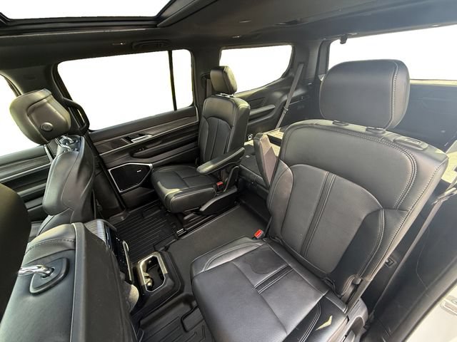 Used 2023 Jeep Wagoneer Series III w/ Premium Group I AWD/4WD image 22