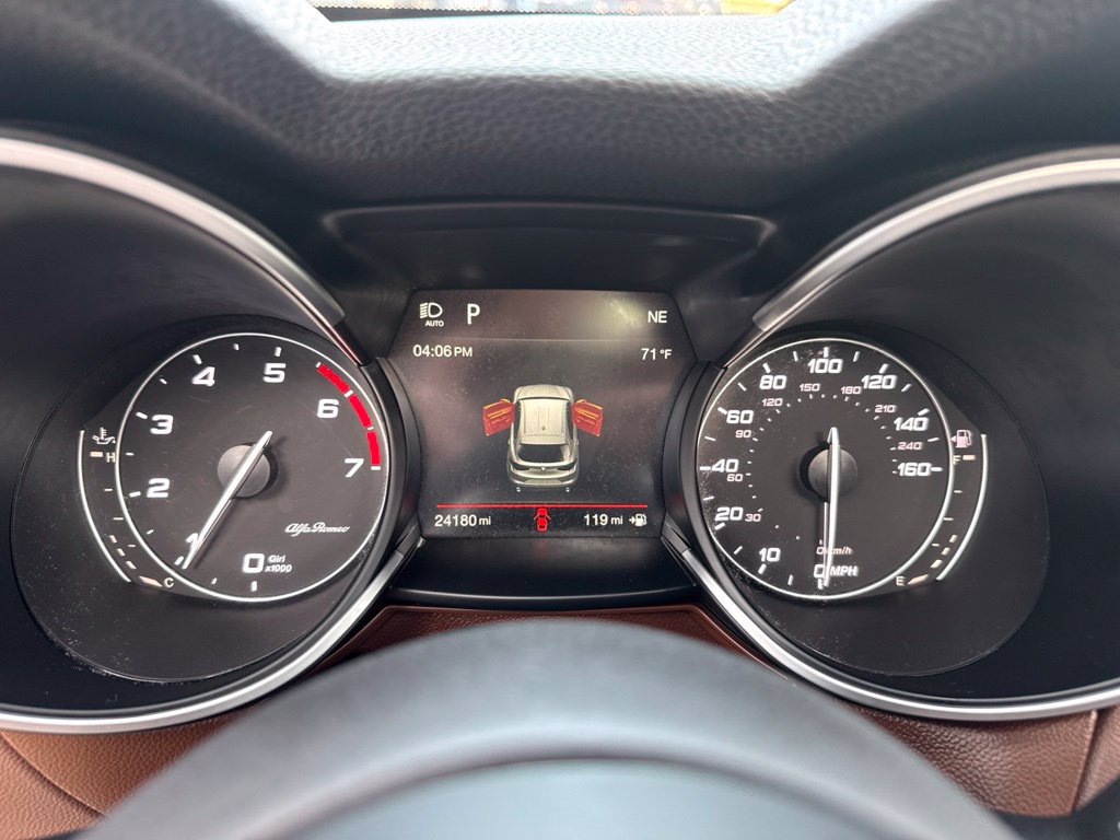 Used 2019 Alfa Romeo Stelvio Sport w/ Quick Order Package 22J Sport AWD/4WD image 9