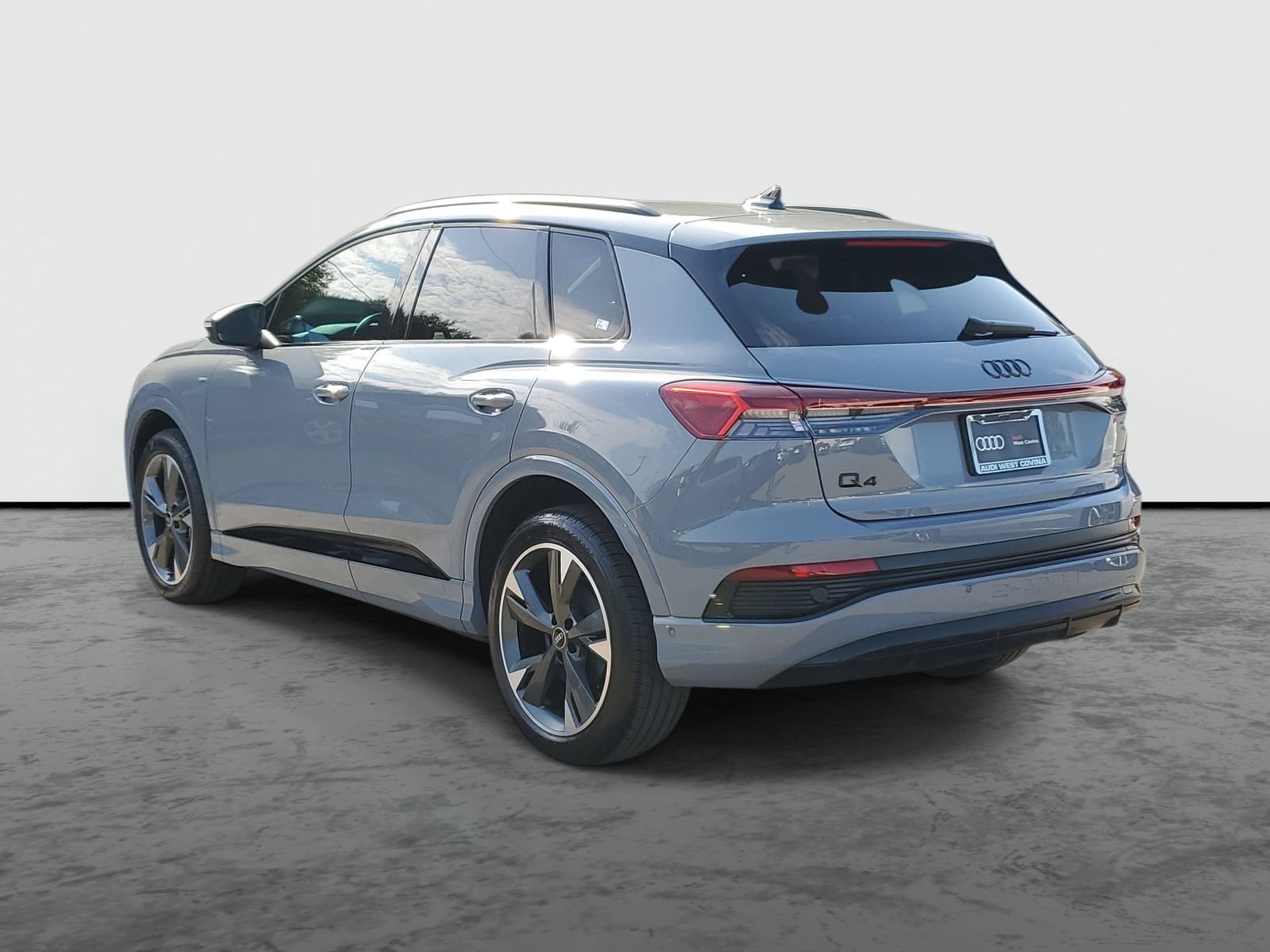 Used 2023 Audi Q4 e-tron Premium Plus w/ Premium Plus AWD/4WD image 3