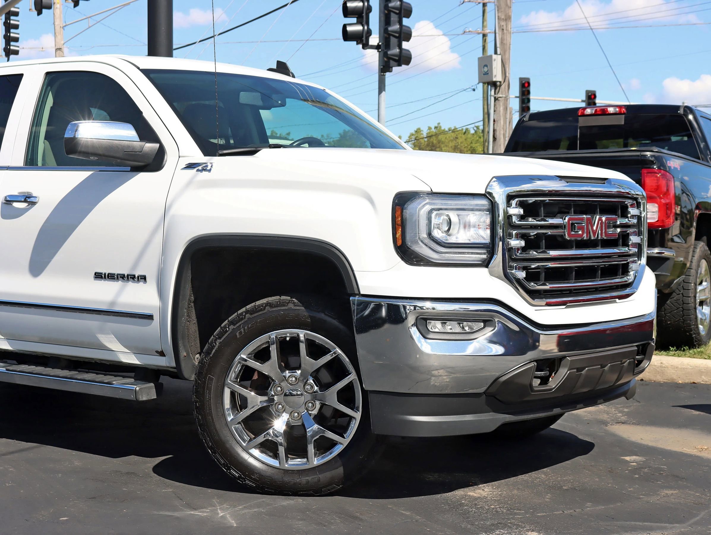 Used 2018 GMC Sierra 1500 SLT w/ SLT Premium Package image 3