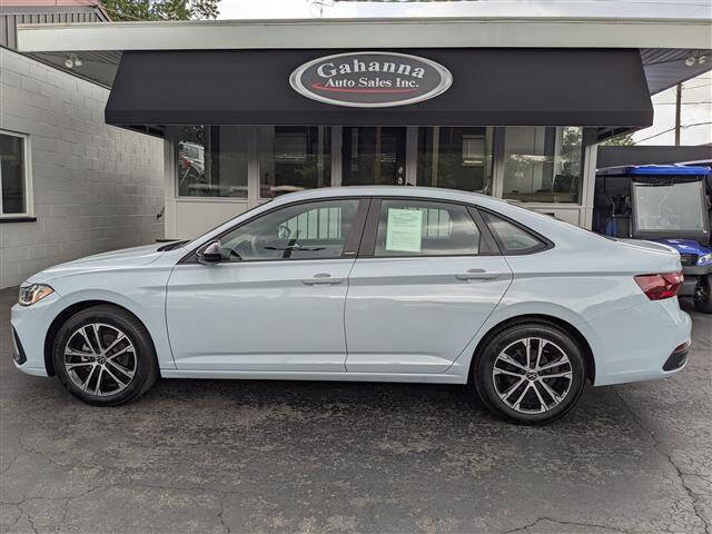 Used 2025 Volkswagen Jetta Sport image 2