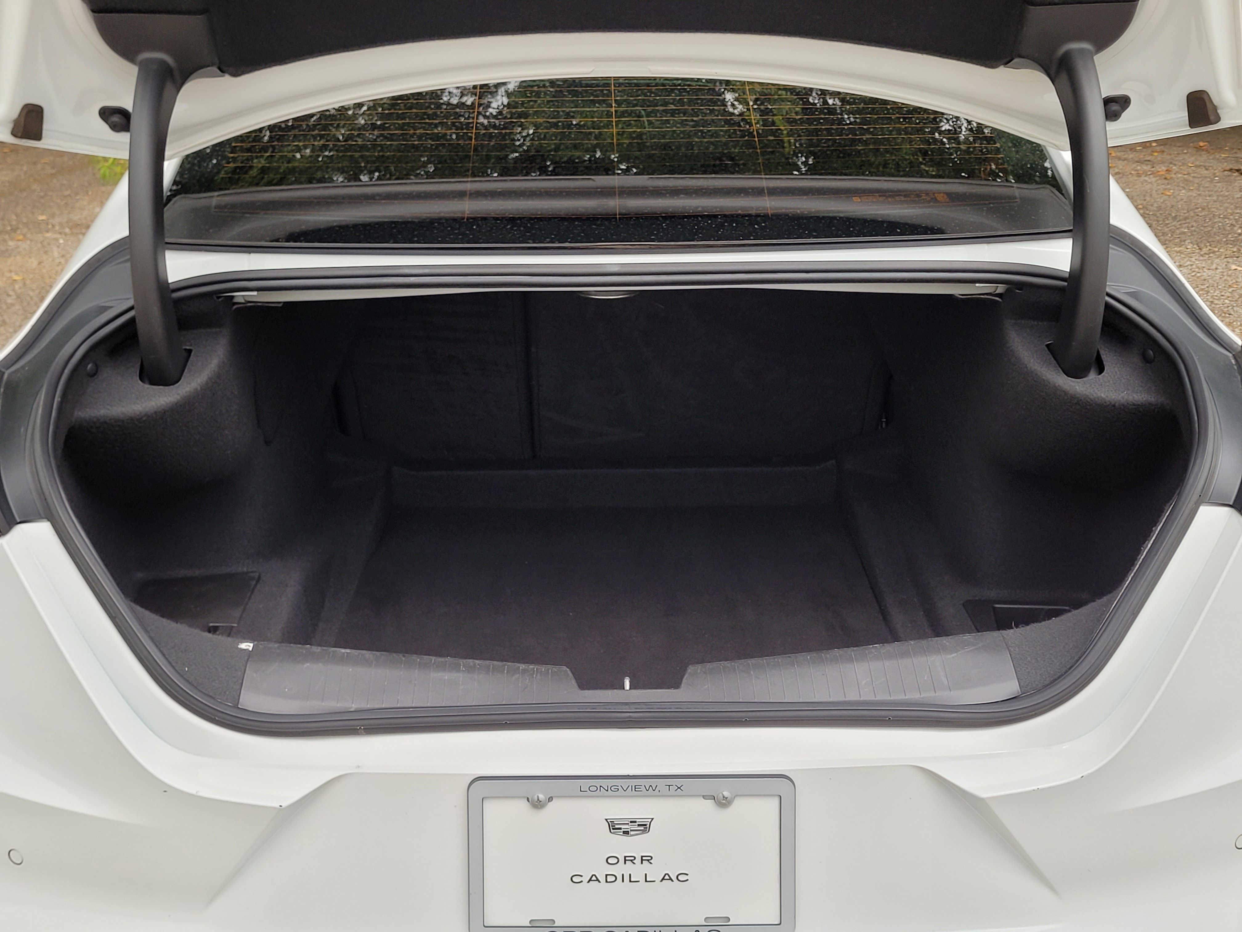 Used 2023 Cadillac CT4 Luxury w/ Cold Weather Package RWD image 9