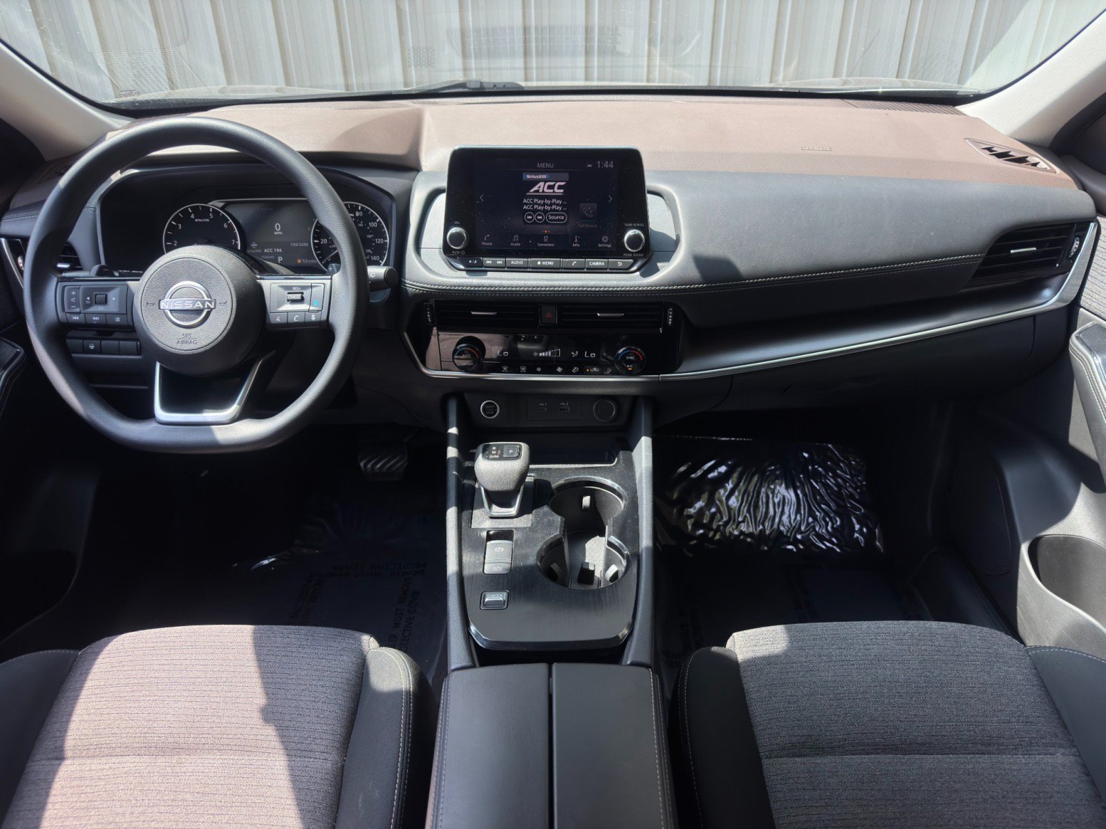 Used 2022 Nissan Rogue SV FWD image 11