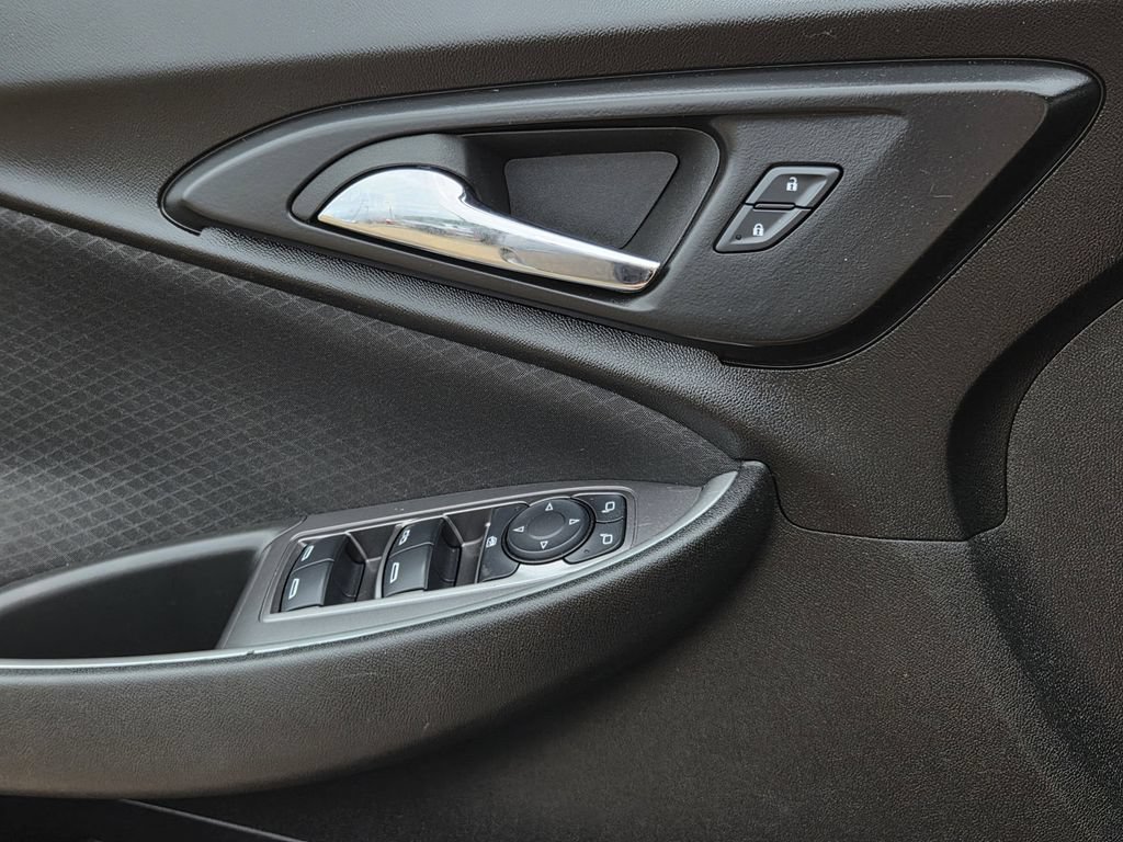 Used 2025 Chevrolet Malibu LT FWD image 16
