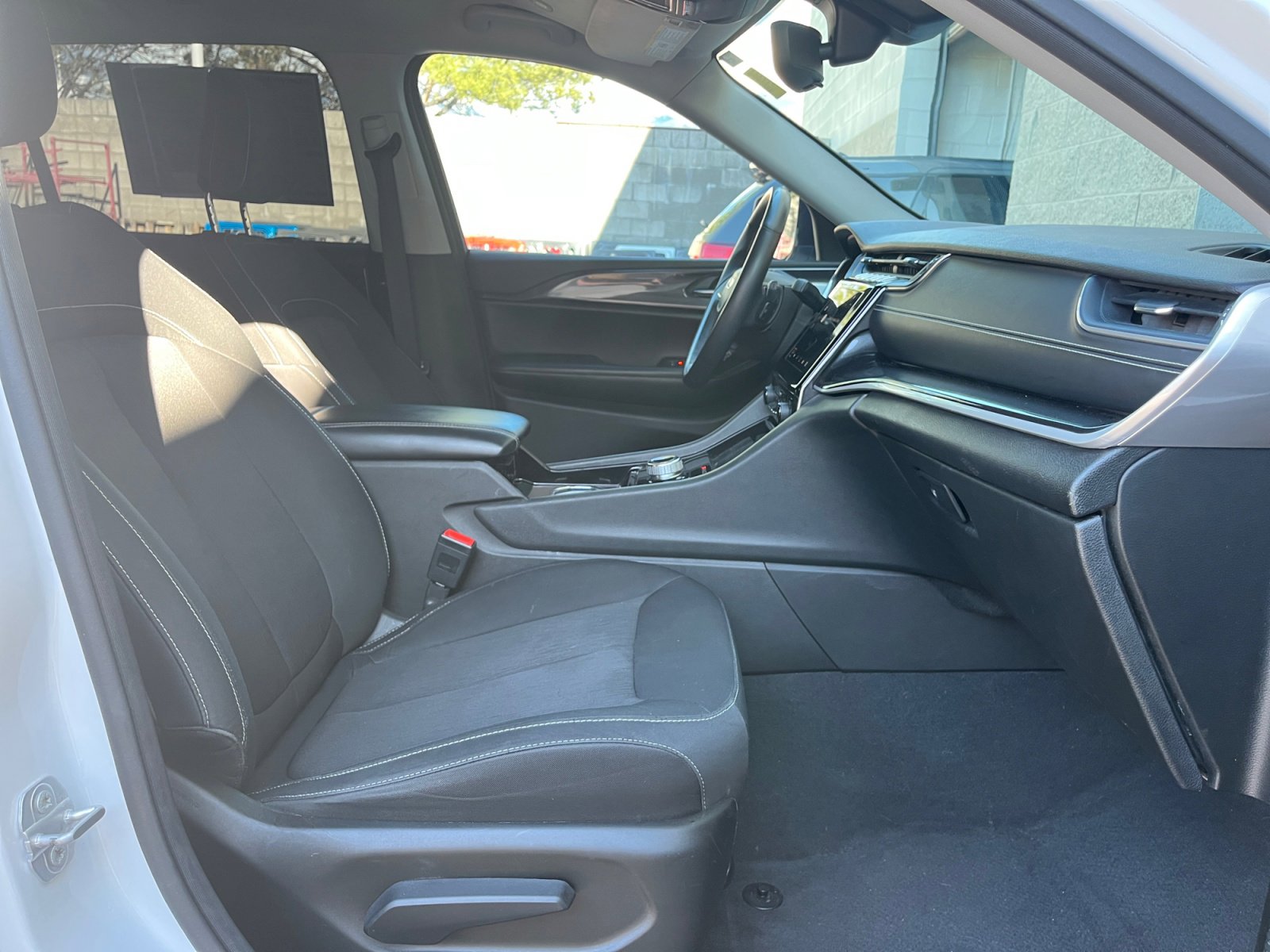 Used 2021 Jeep Grand Cherokee L Laredo w/ Luxury Tech Group I AWD/4WD image 27