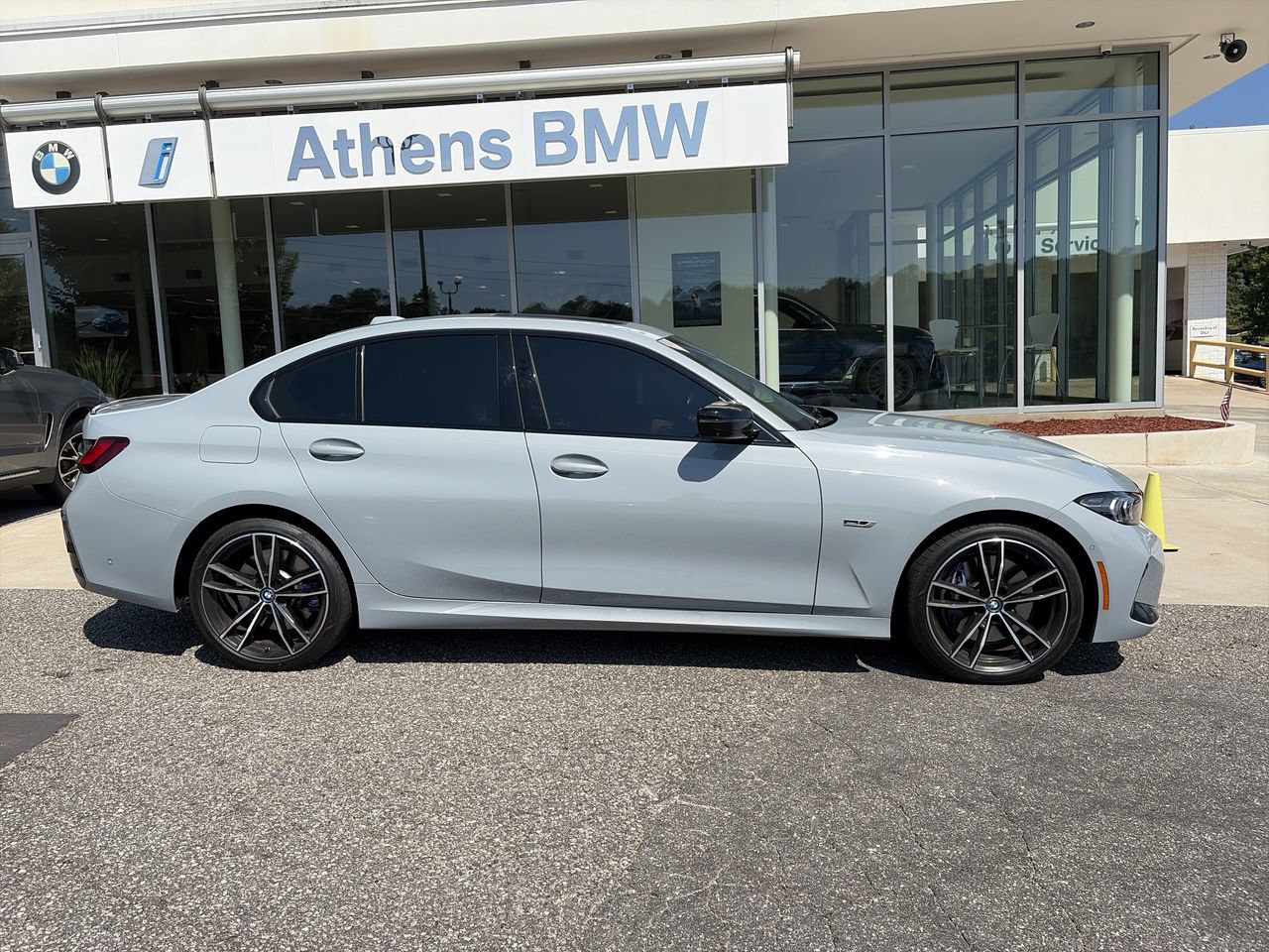 Used 2023 BMW 330e xDrive w/ M Sport Package AWD/4WD image 9