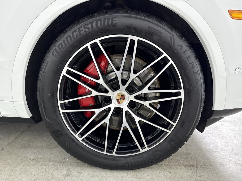 Certified 2025 Porsche Cayenne S AWD/4WD image 15