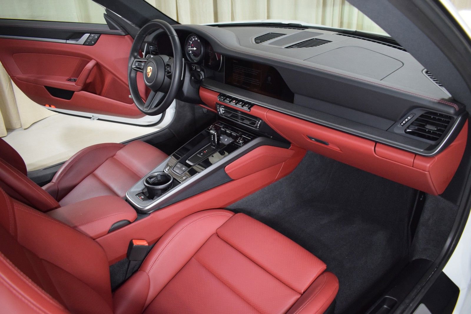 Used 2024 Porsche 911 Carrera RWD image 21