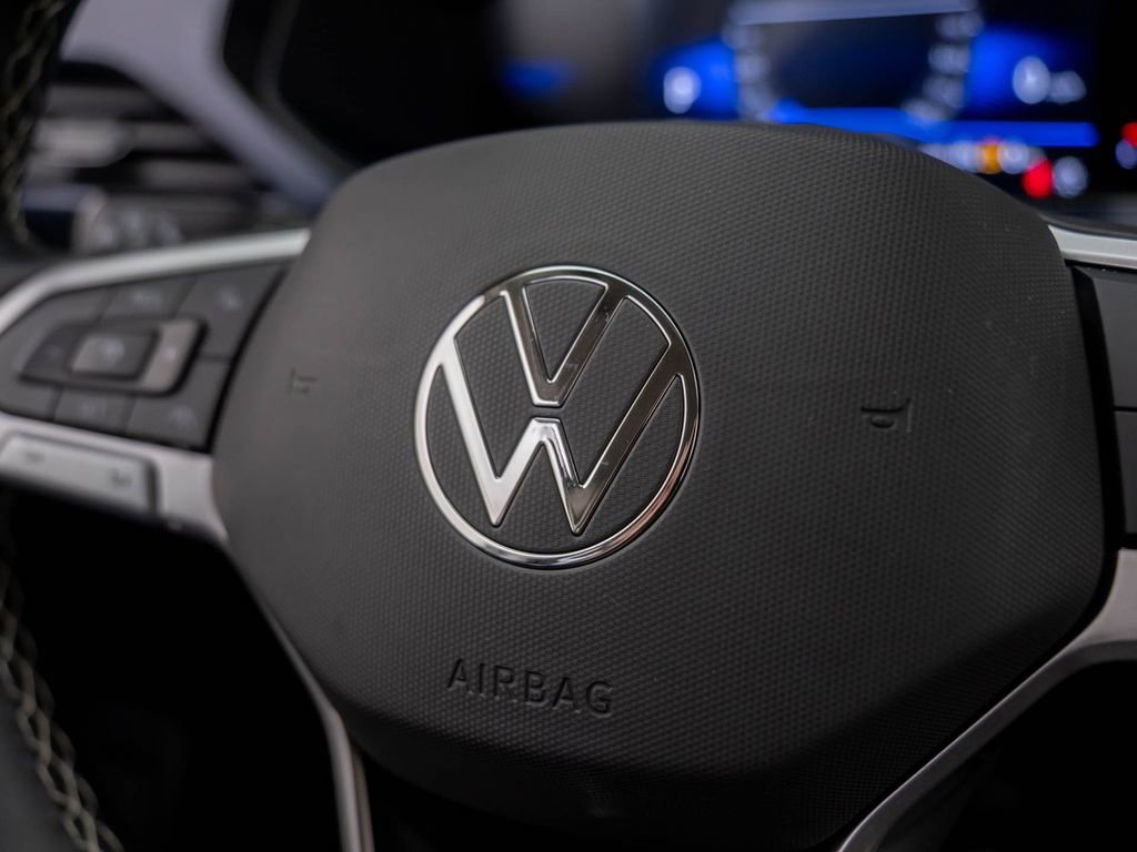 Used 2024 Volkswagen Taos SE image 25