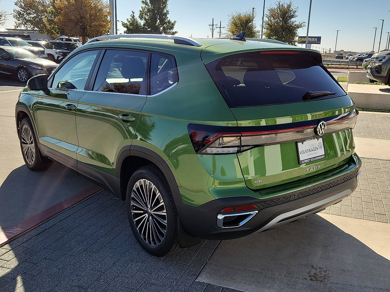 New 2026 Volkswagen Taos SE image 3