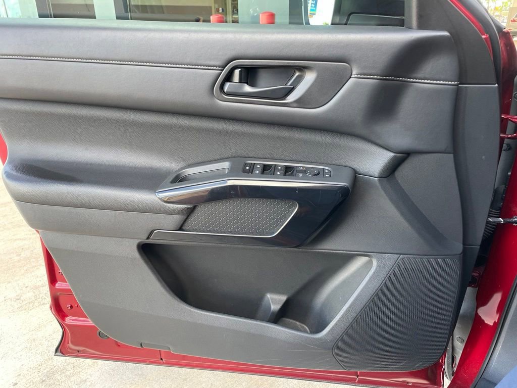 Certified 2024 Nissan Pathfinder SV FWD image 9