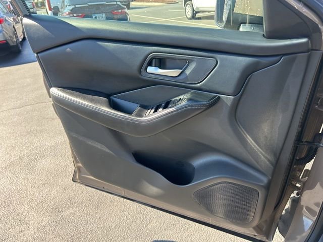 Used 2025 Nissan Rogue SV image 25