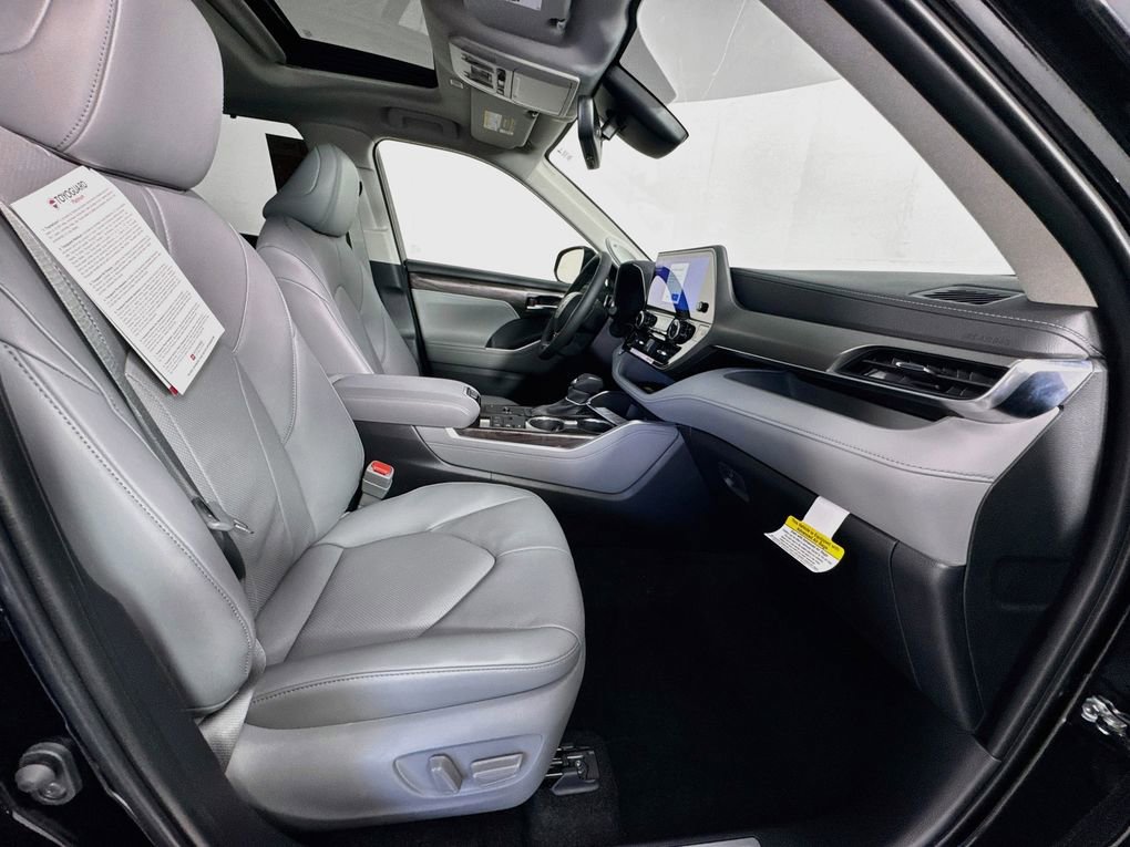 New 2026 Toyota Highlander Limited AWD/4WD image 30