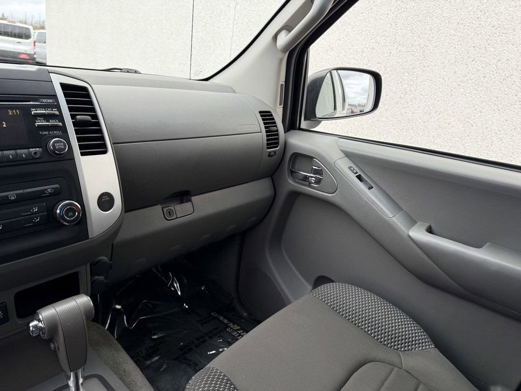 Used 2013 Nissan Frontier Desert Runner image 26