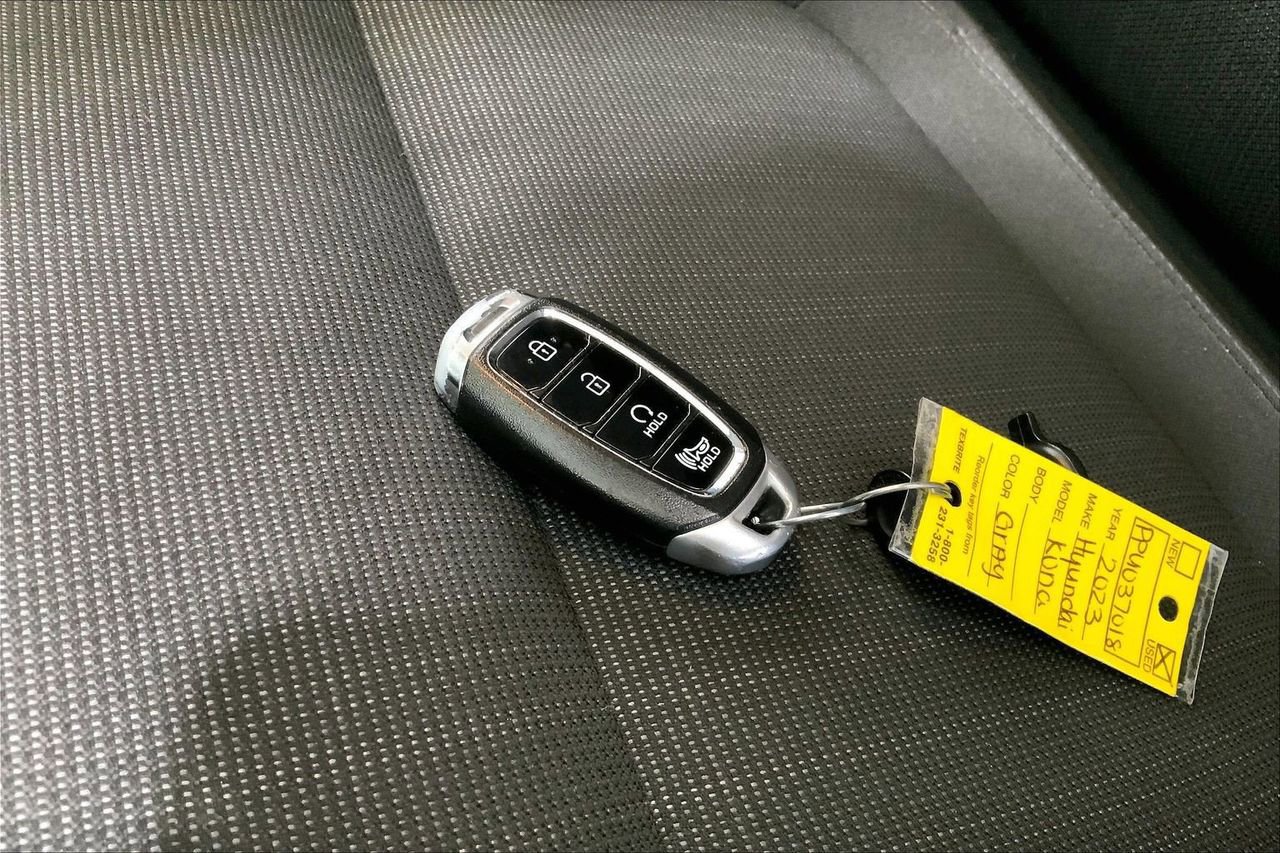Used 2023 Hyundai Kona SEL AWD/4WD image 11