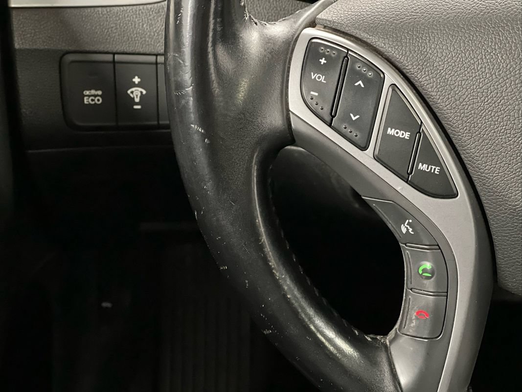 Used 2015 Hyundai Elantra SE w/ Option Group 03 FWD image 22