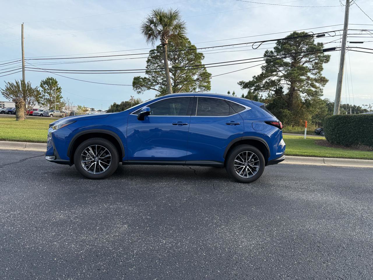 Used 2023 Lexus NX 250 FWD w/ Towing Package (2000 Lbs) image 2
