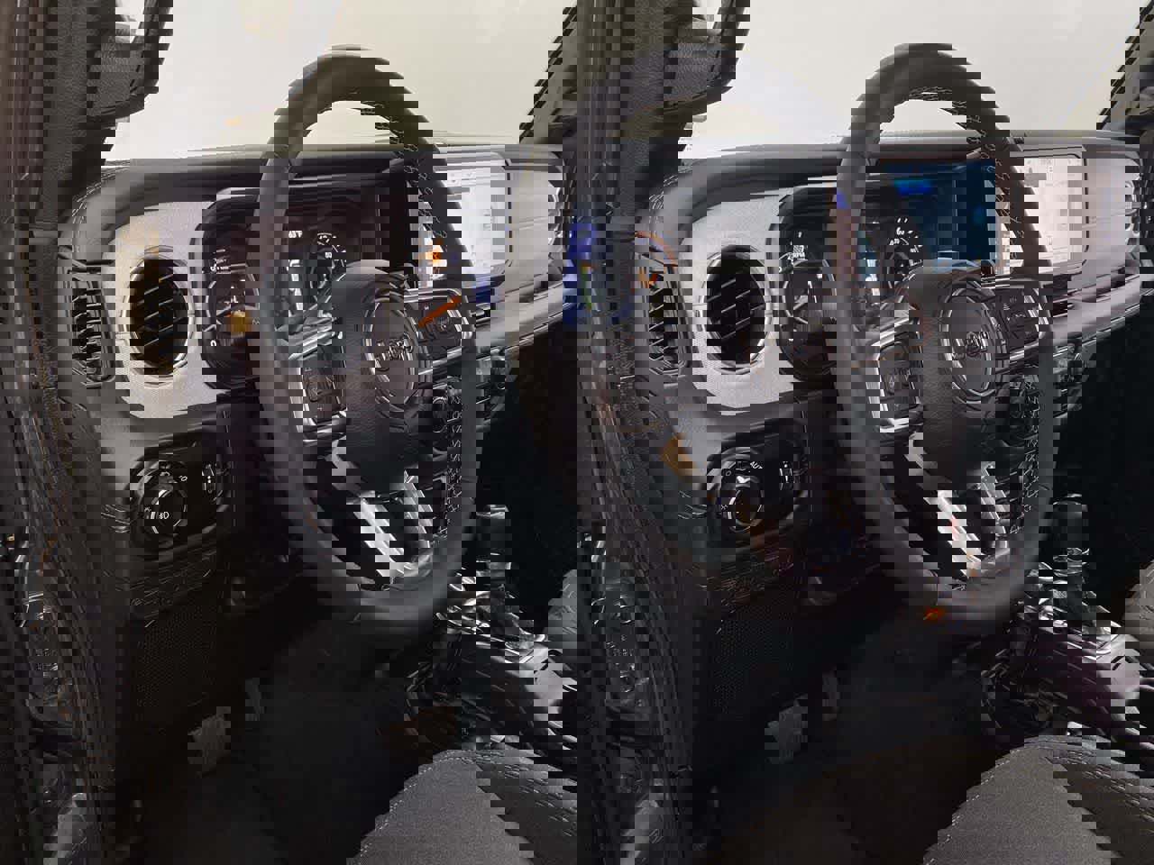 Used 2025 Jeep Wrangler Sahara image 2