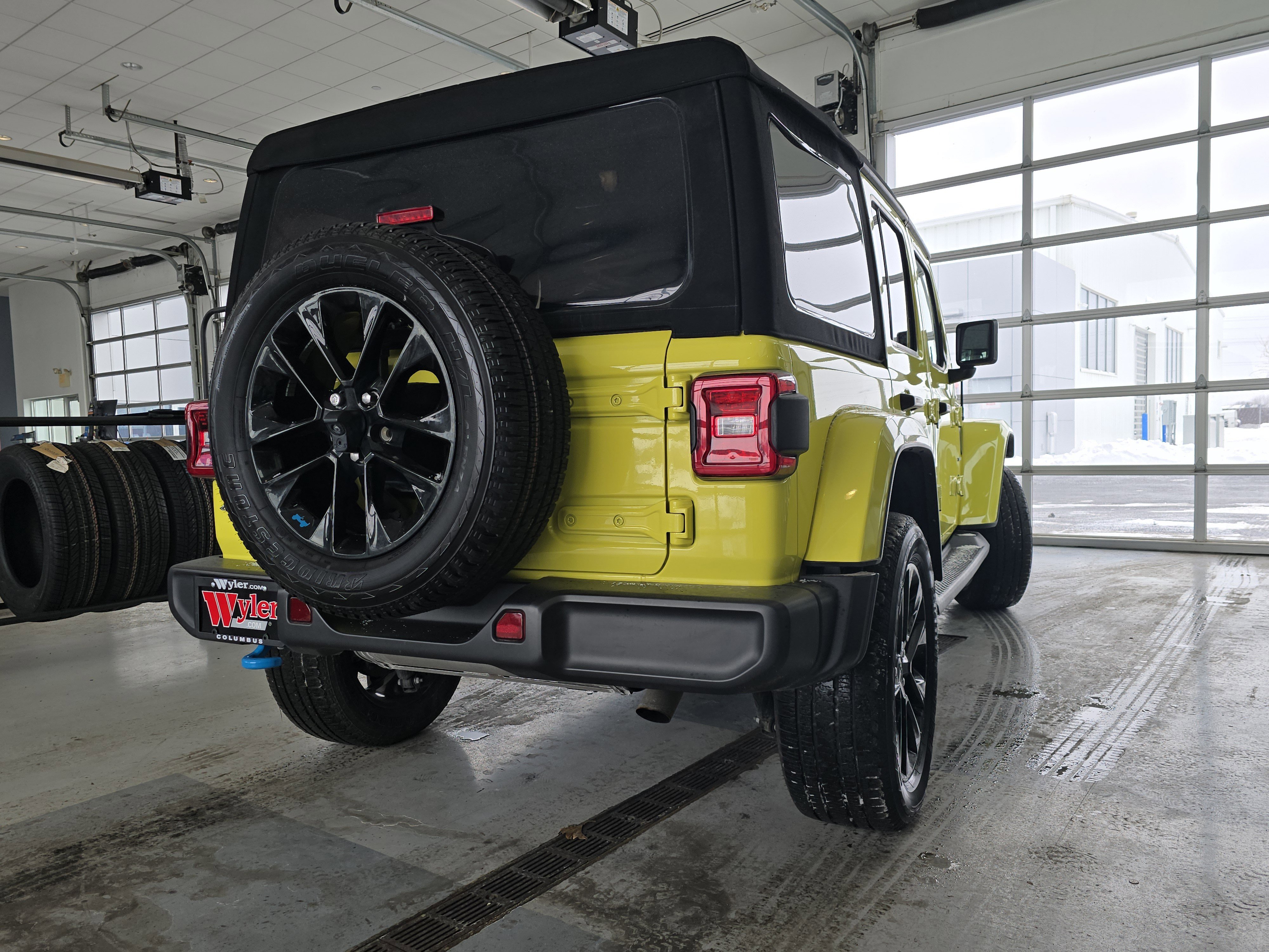 Used 2023 Jeep Wrangler Sahara w/ Cold Weather Group image 18