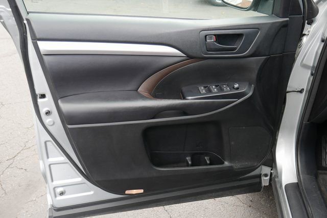 Used 2018 Toyota Highlander Plus image 12