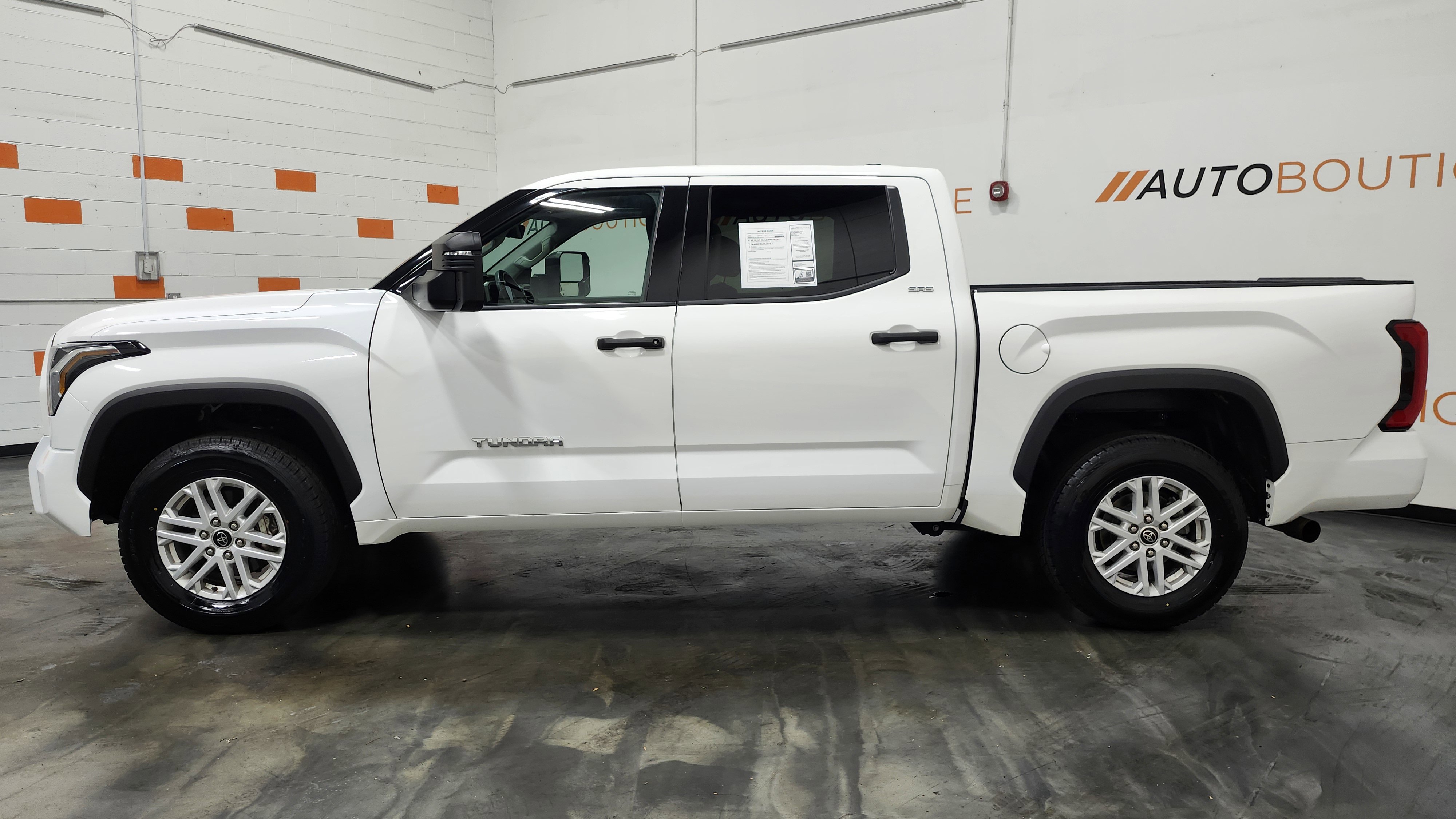 Used 2022 Toyota Tundra SR5 w/ SR5 Convenience Package image 7