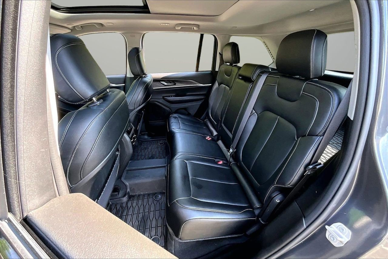 Certified 2023 Jeep Grand Cherokee Limited w/ MOPAR Finishing Package AWD/4WD image 23