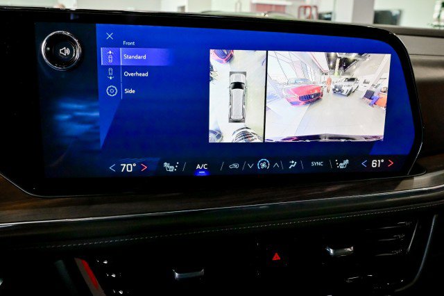 Used 2025 Chevrolet Suburban Z71 image 46