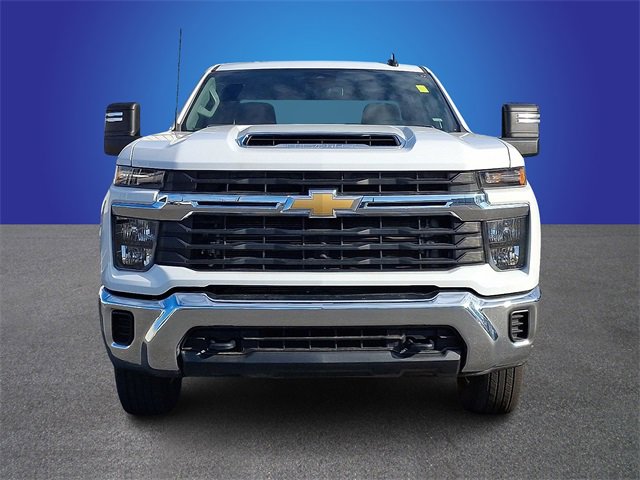 Used 2024 Chevrolet Silverado 2500 LT image 2
