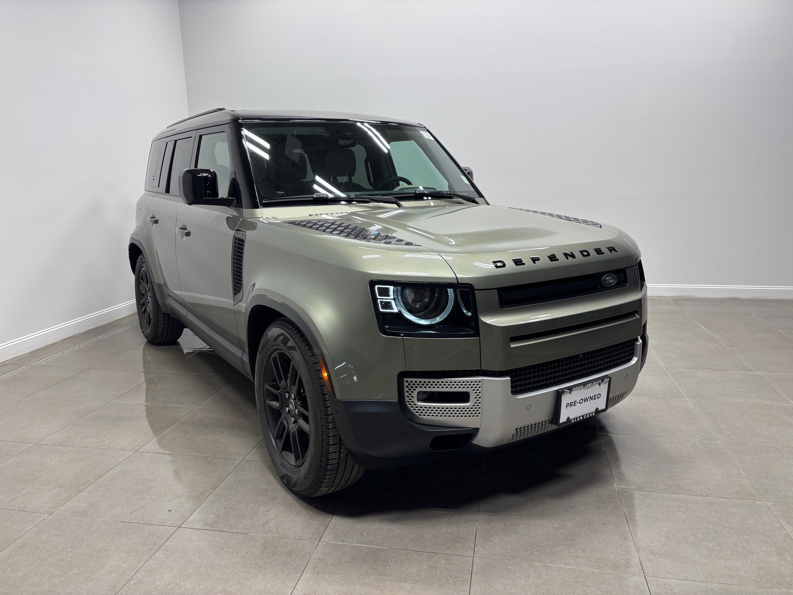Used 2024 Land Rover Defender 110 S AWD/4WD image 4