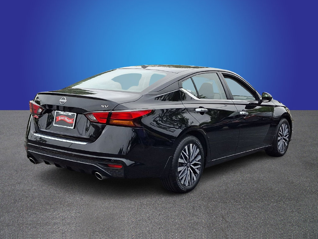 Used 2023 Nissan Altima 2.5 SV w/ SV Premium Package FWD image 4