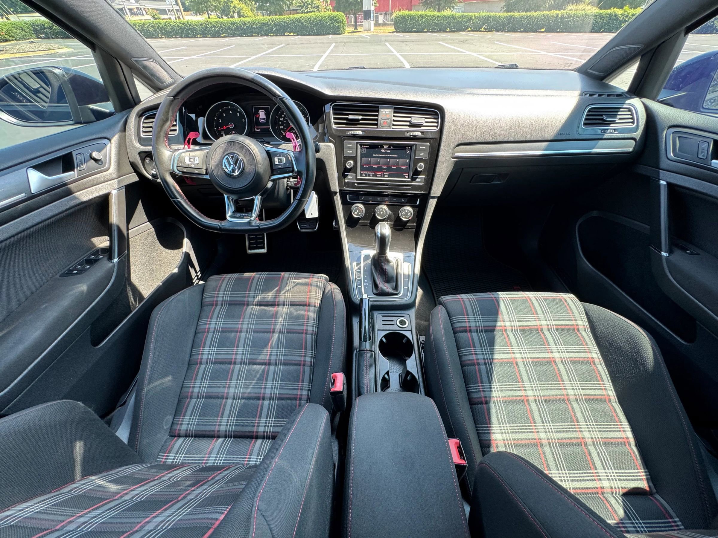 Used 2021 Volkswagen GTI SE image 15