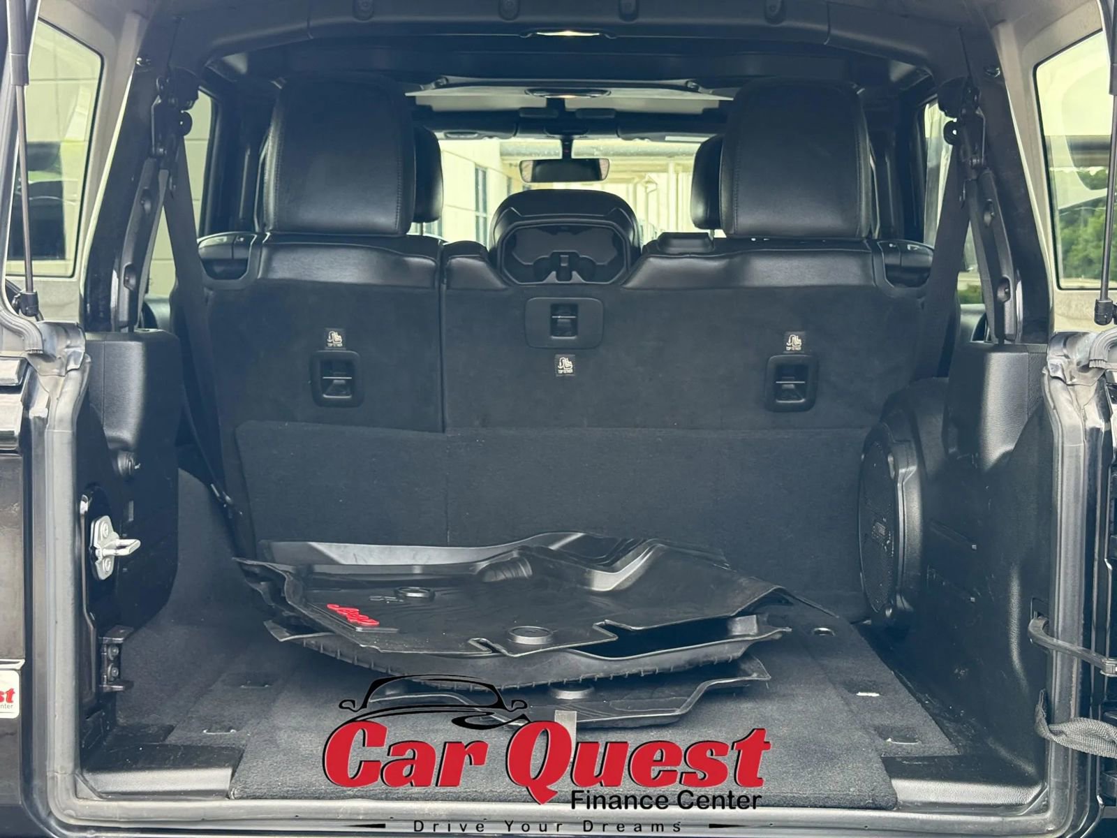 Used 2018 Jeep Wrangler Unlimited Rubicon w/ Dual Top Group image 14