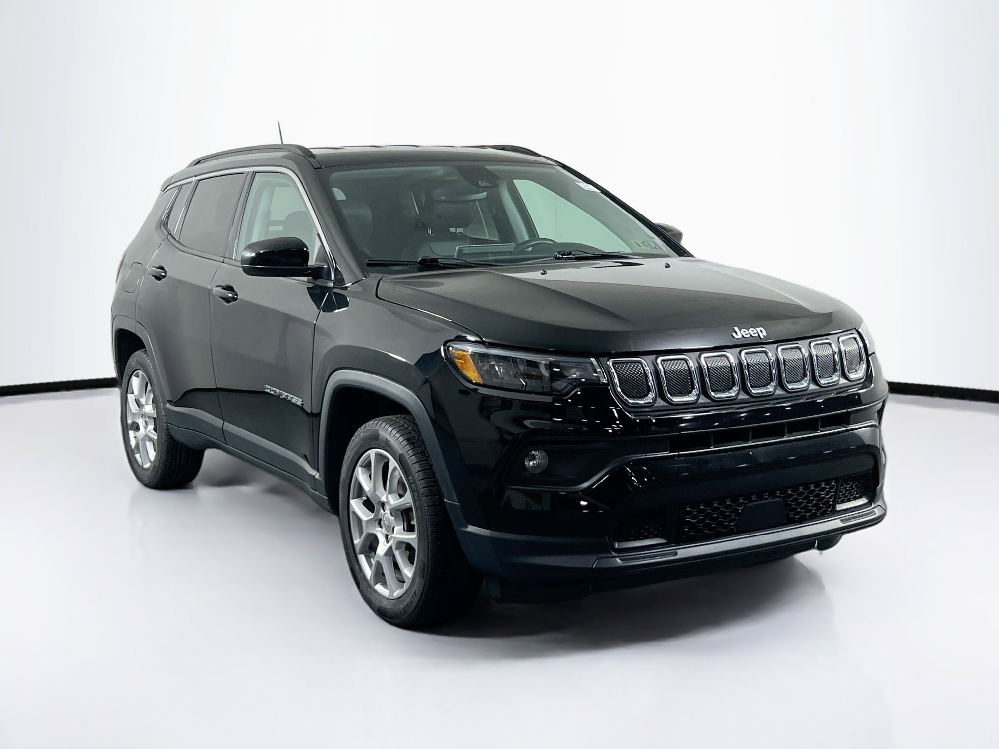 Used 2022 Jeep Compass Latitude AWD/4WD image 3