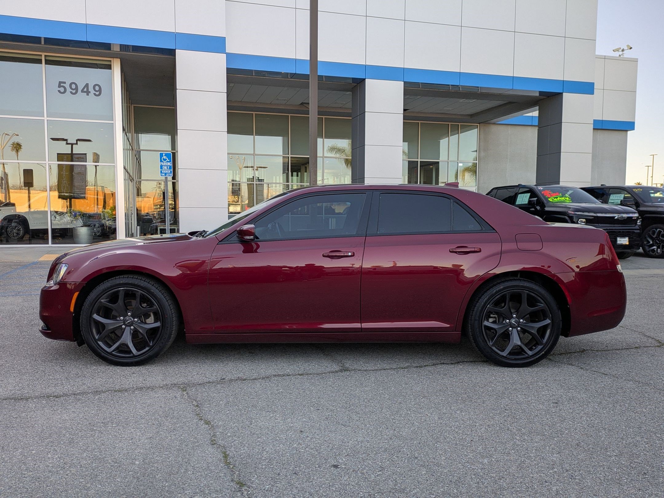 Used 2023 Chrysler 300 S image 8