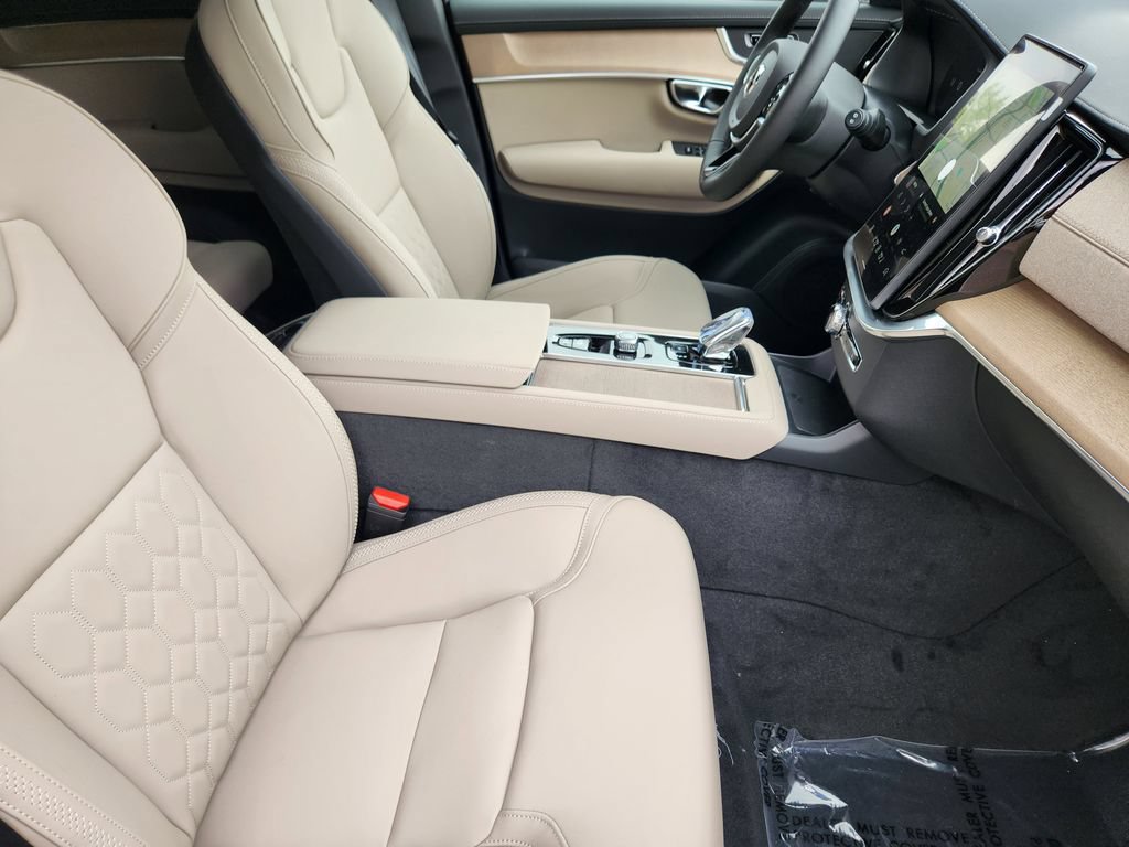 New 2026 Volvo XC90 T8 Plus w/ Protection Package AWD/4WD image 5