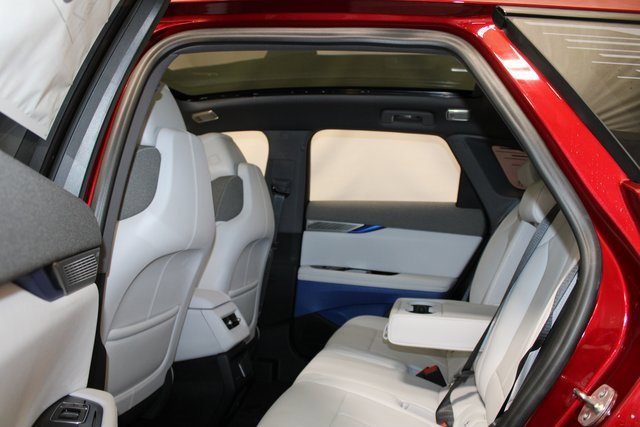 New 2025 Cadillac Optiq Sport 1 w/ LPO, ONYX Package image 9