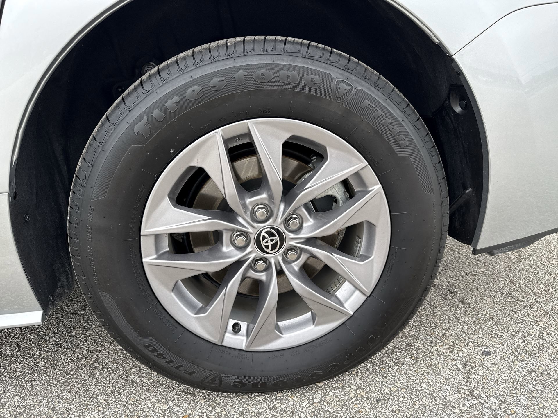 Certified 2025 Toyota Sienna XLE FWD image 19