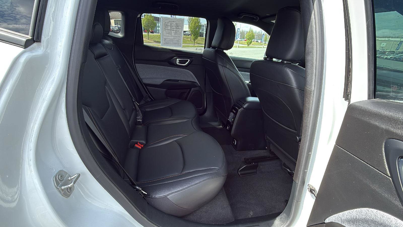 Used 2024 Jeep Compass Latitude AWD/4WD image 19