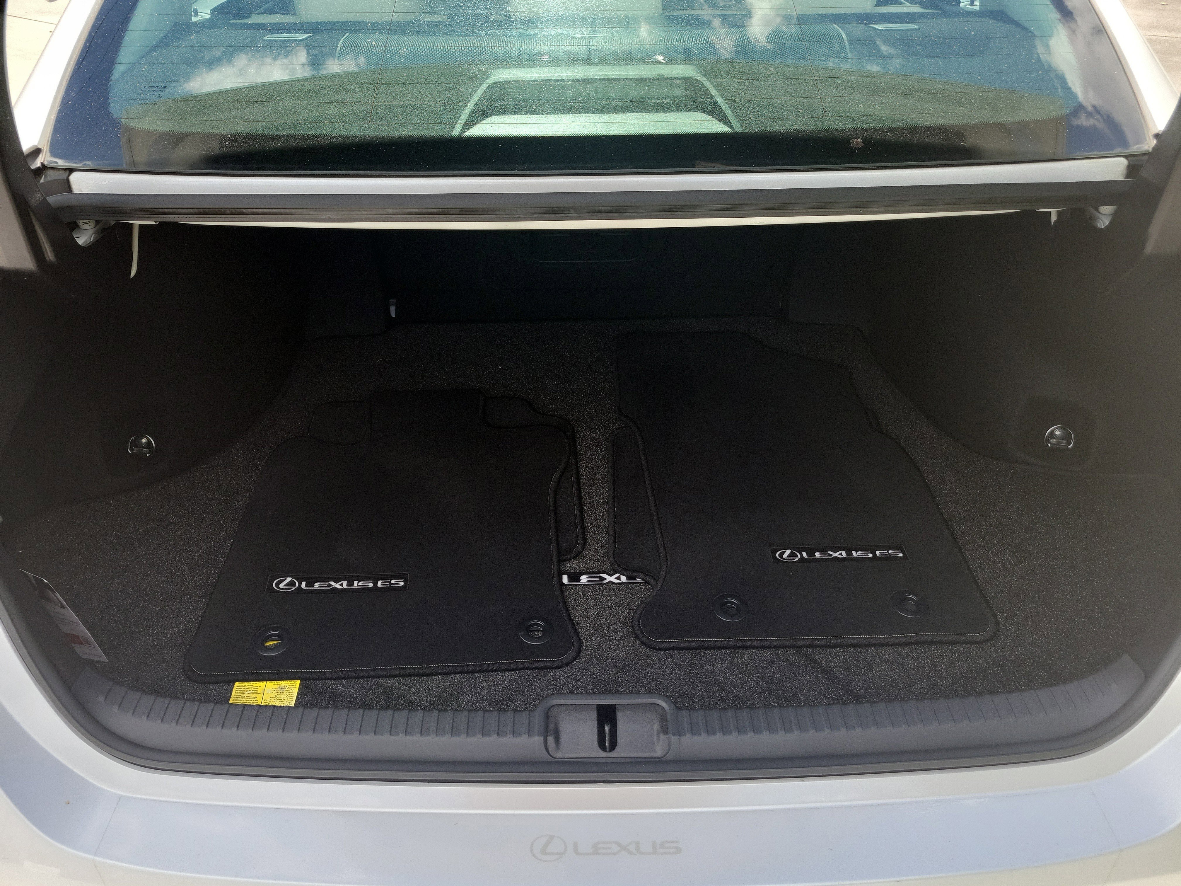 Used 2024 Lexus ES 250 w/ Premium Package image 10